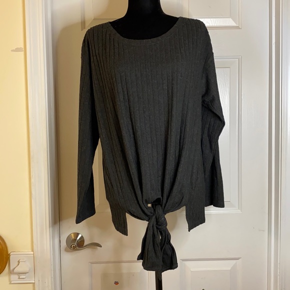 Vince Camuto Sweaters - Size Large Vince Camuto Heather Grey Knot Front Long-Sleeve Rib Knit Top